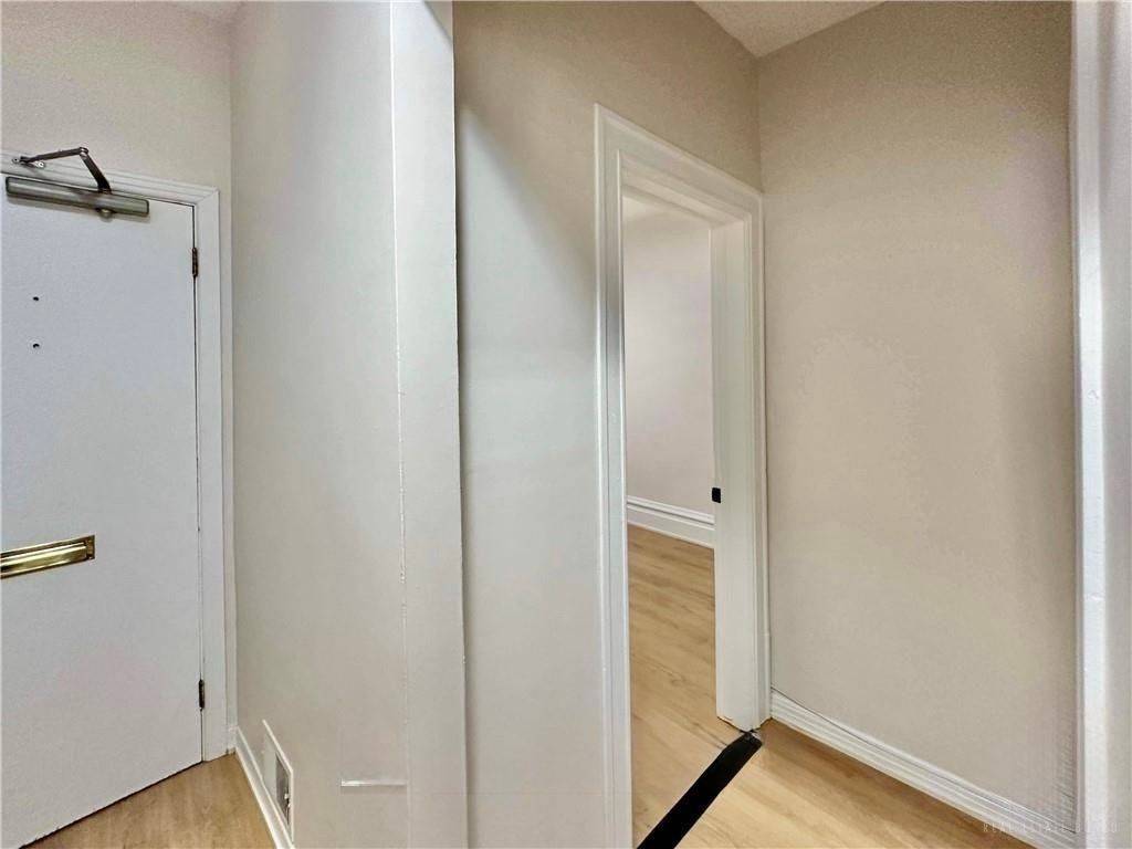 New Edinburgh - Lindenlea, ON K1M 1X6,162 IVY CRES #2