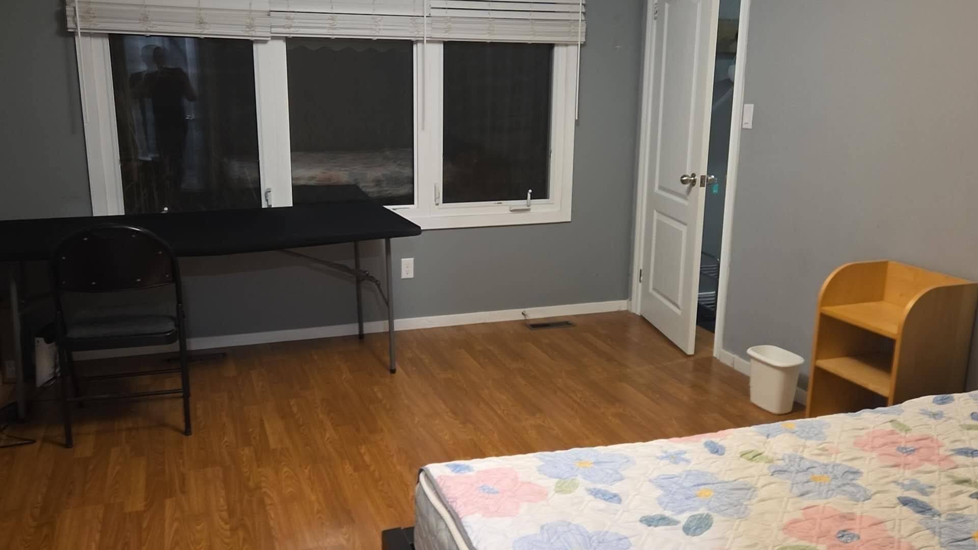 London East, ON N5Y 5A9,1274 Delphi RD