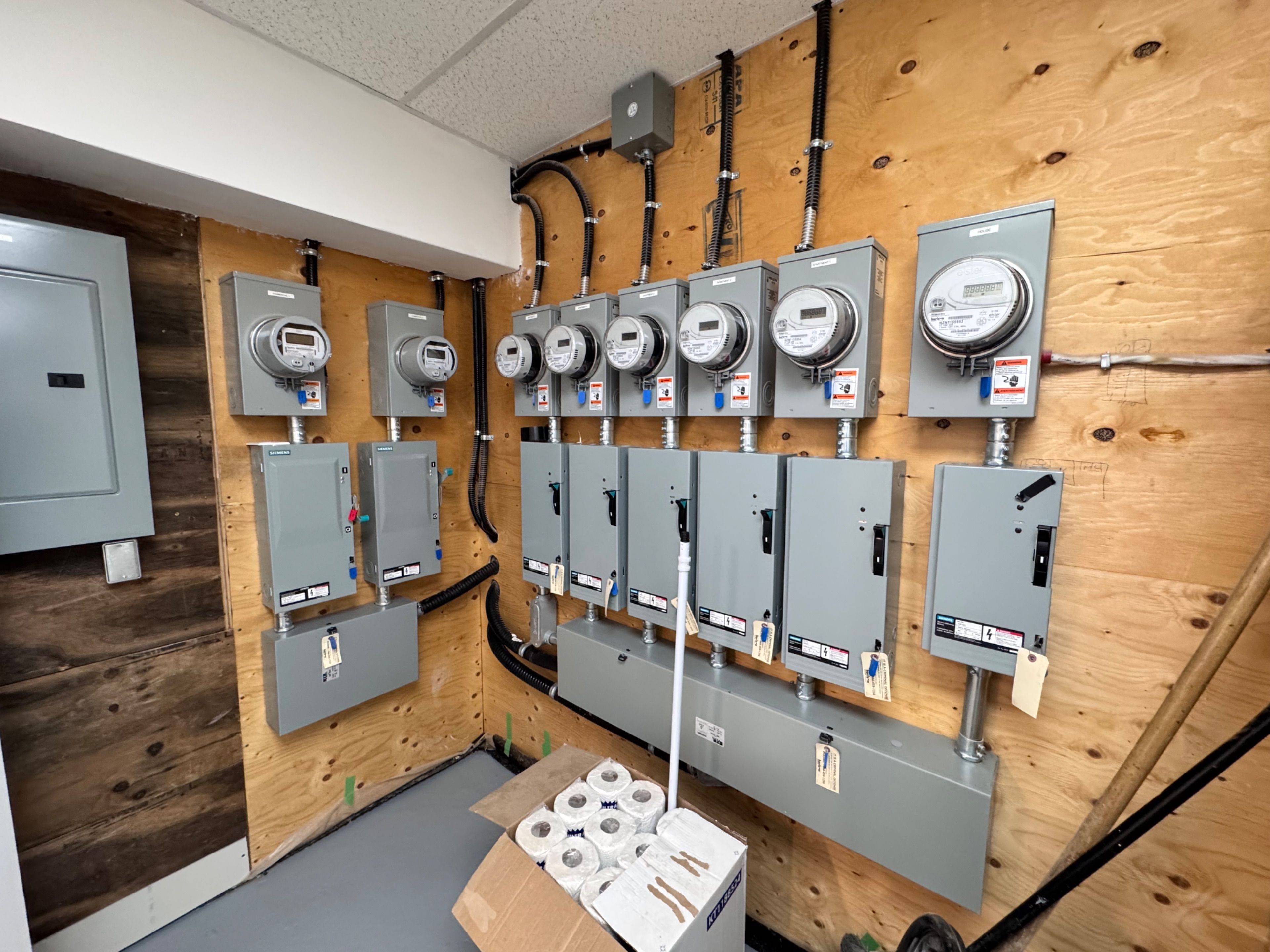 Hamilton, ON L8L 3E6,1068 Barton ST E