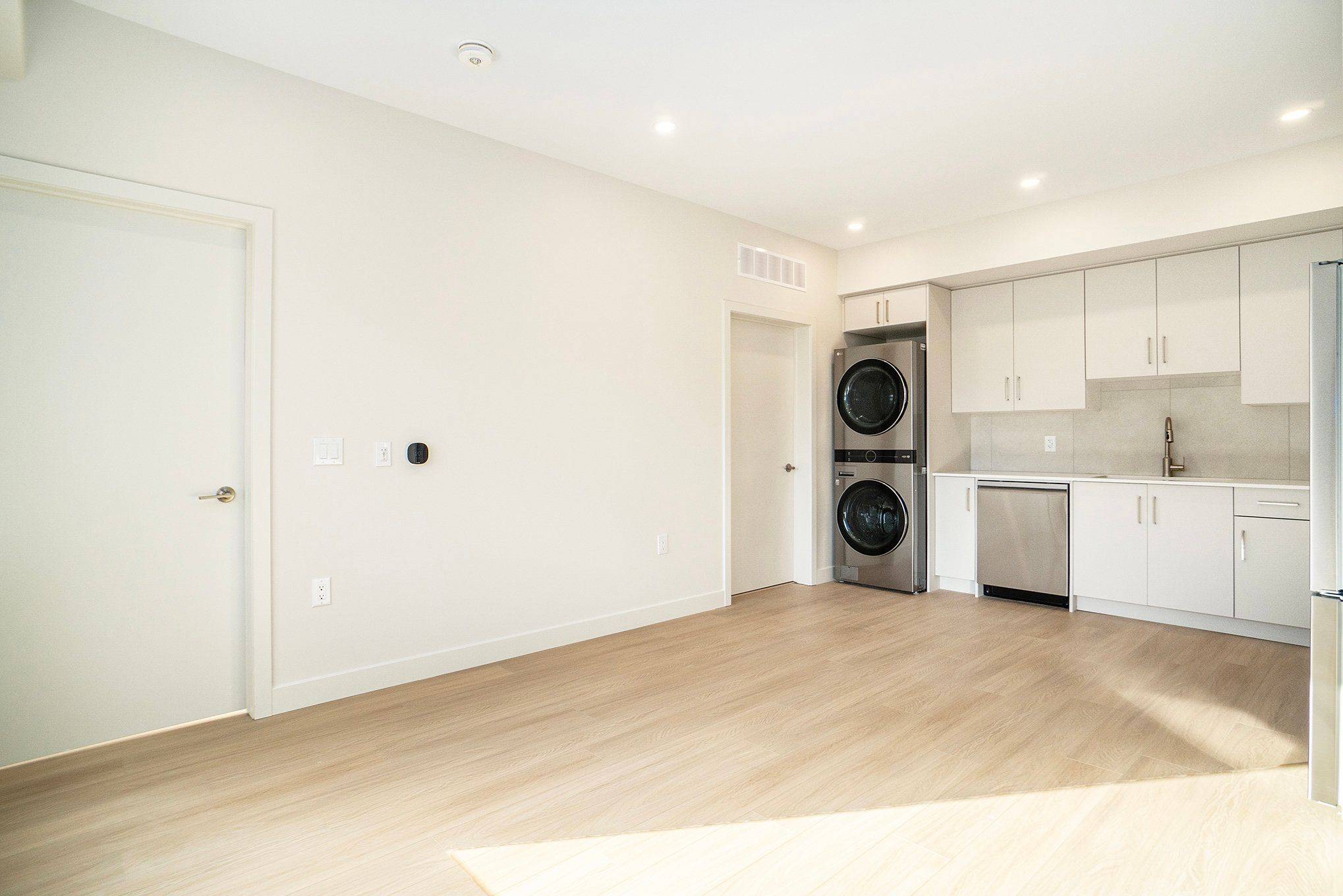 Vanier And Kingsview Park, ON K1L 7Z4,158 Laval ST