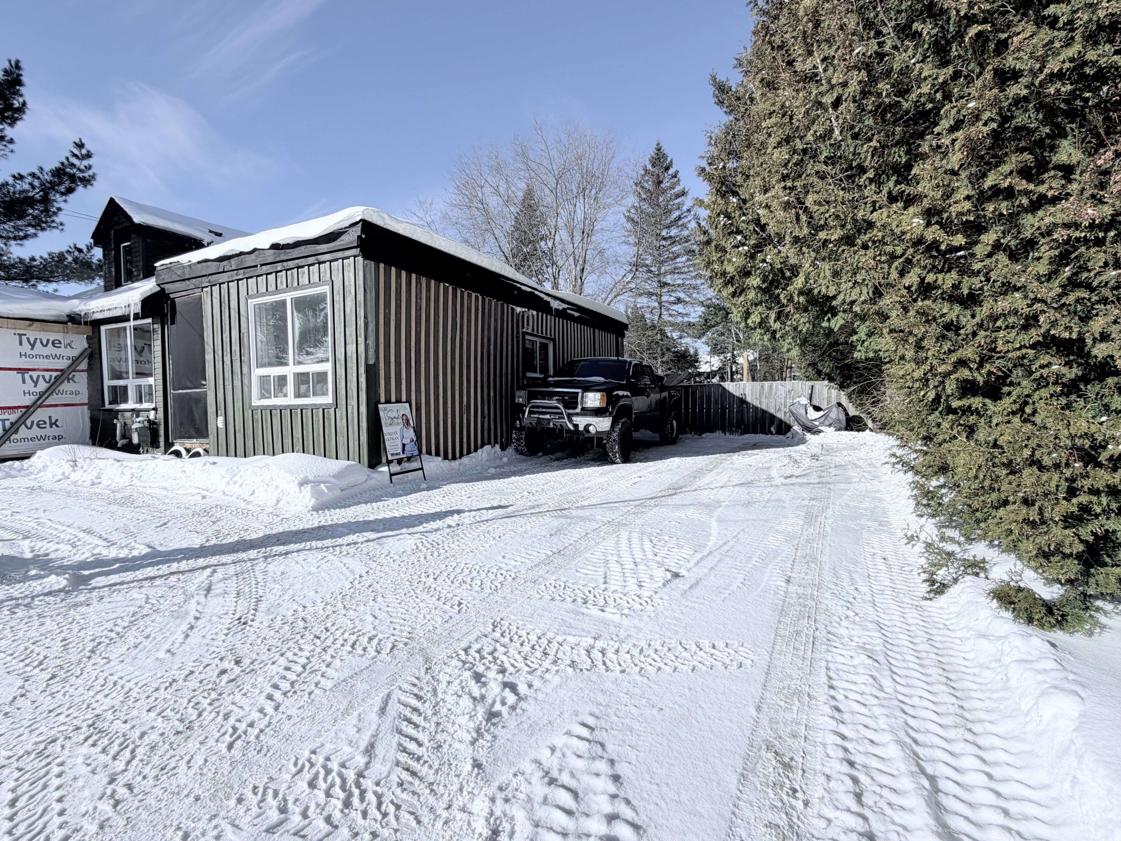 Sundridge, ON P0A 1Z0,156 Main ST