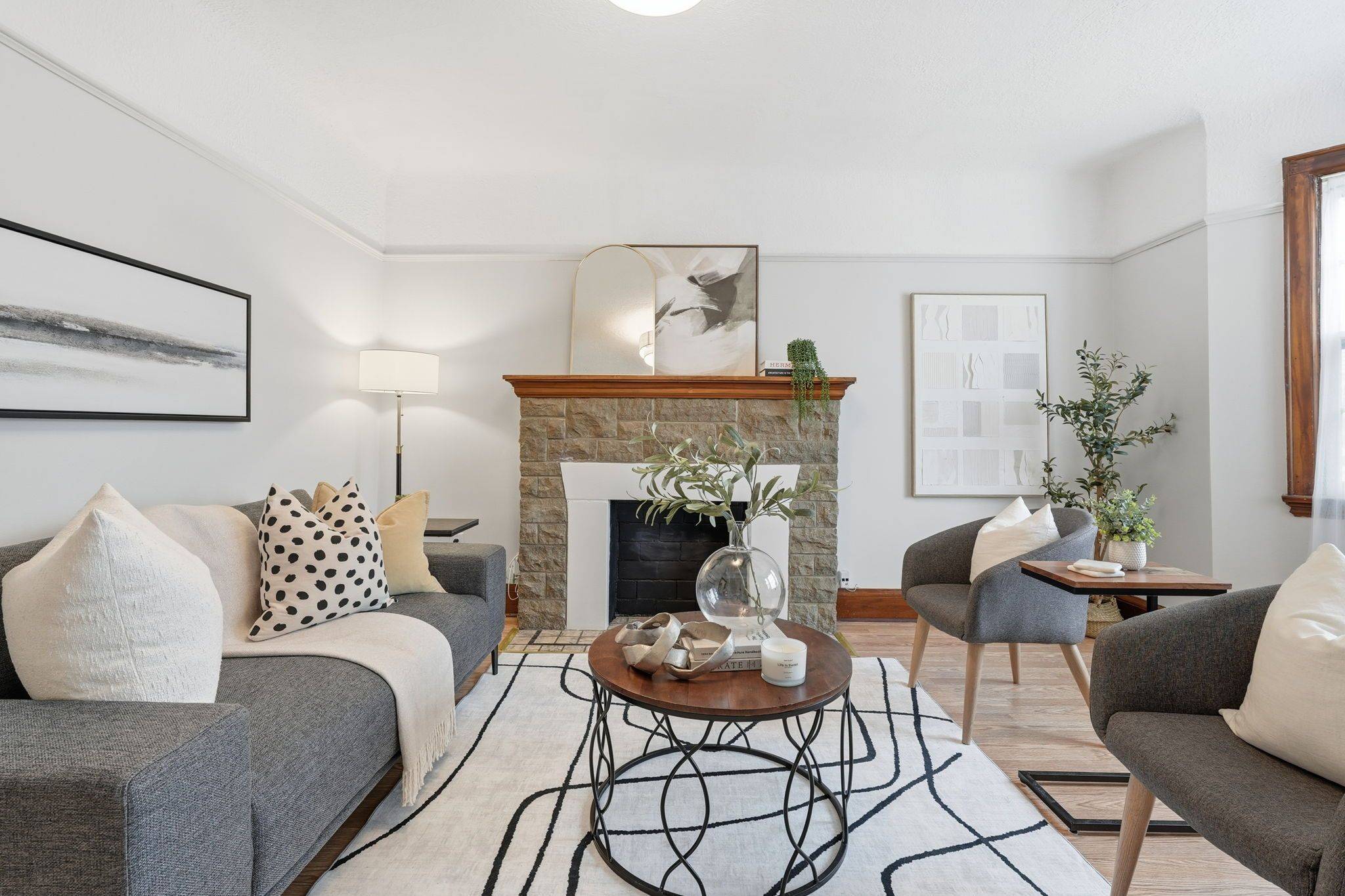 Hamilton, ON L8H 5E6,48 Weir ST N