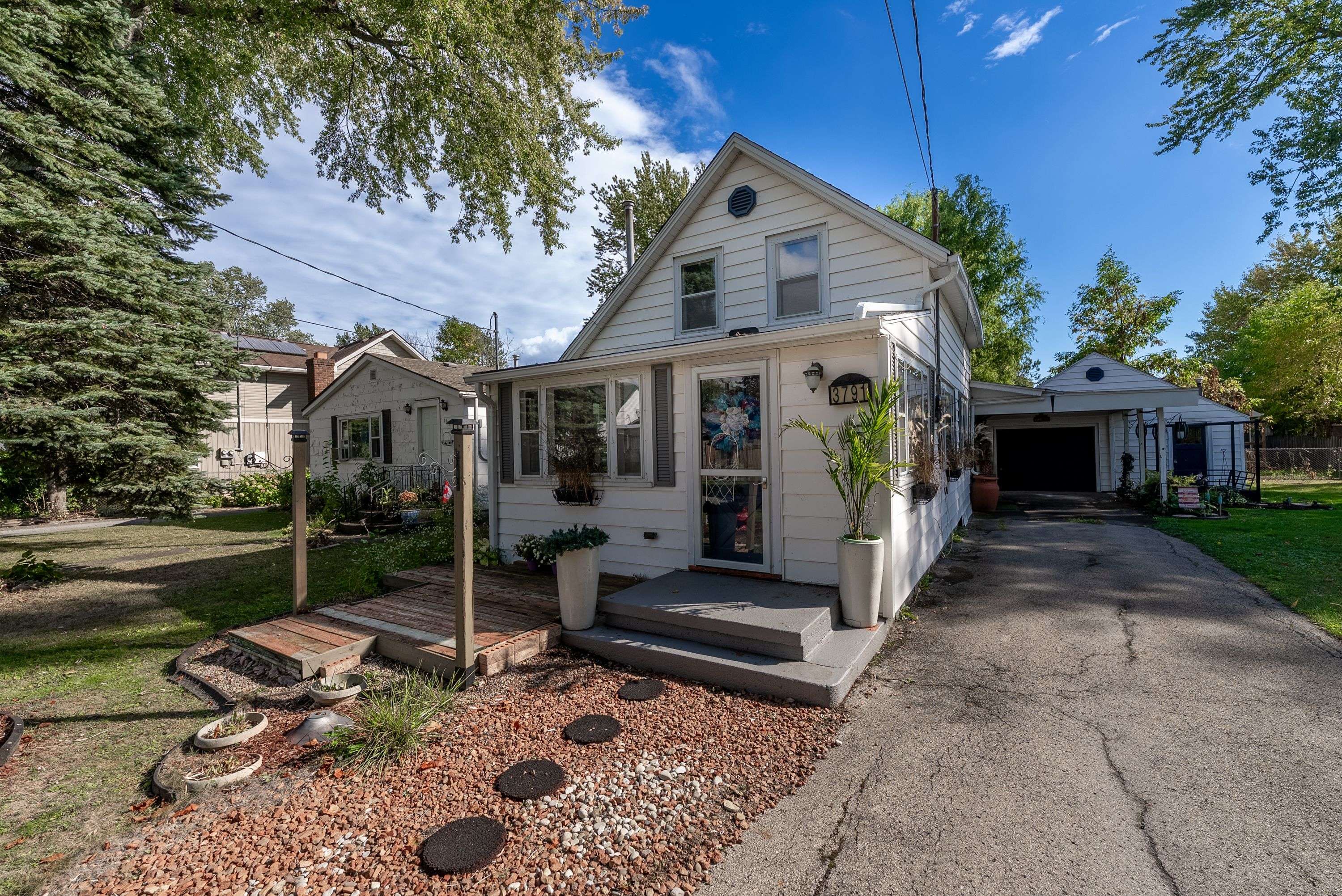 Fort Erie, ON L0S 1B0,3791 Fairfield AVE