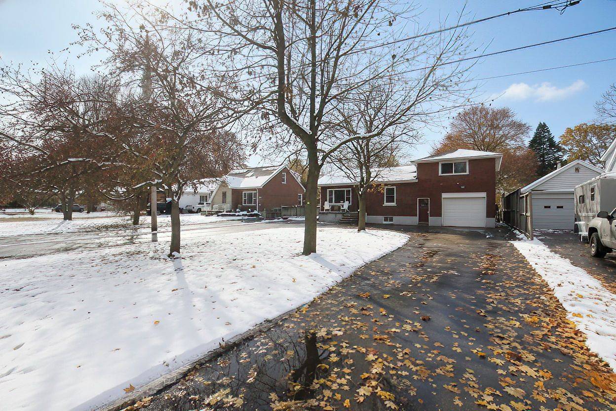 Brantford, ON N3T 5L9,67 Blossom AVE