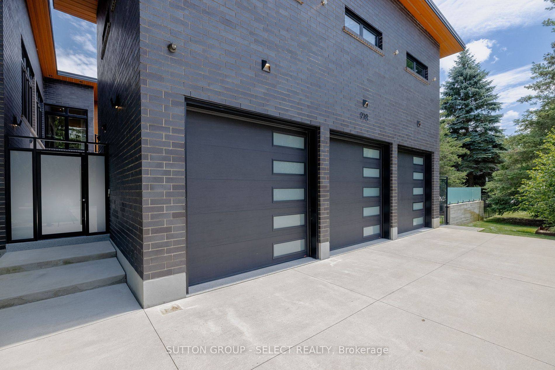 London South, ON N6K 4R8,9385 ELVIAGE DR