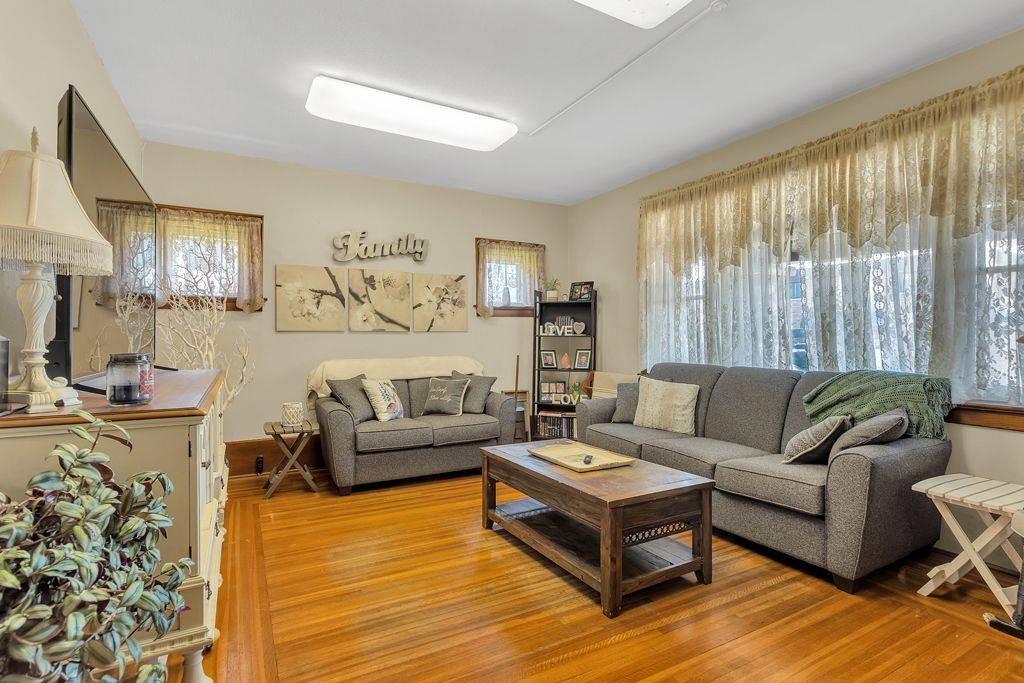 Tillsonburg, ON N4G 2A5,48 Brock ST W