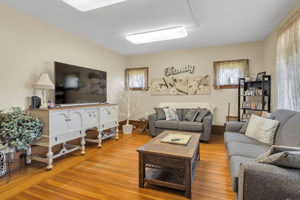 Tillsonburg, ON N4G 2A5,48 Brock ST W