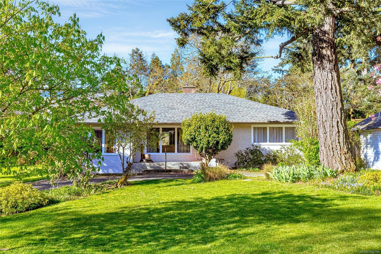 Esquimalt, BC V9A 4M6,886 Cunningham Rd