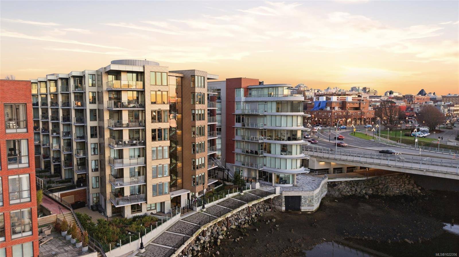 Victoria, BC V8W 0H1,1628 Store St #725