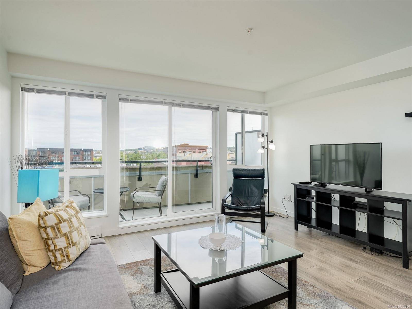 Victoria, BC V8W 0C5,517 Fisgard St #405