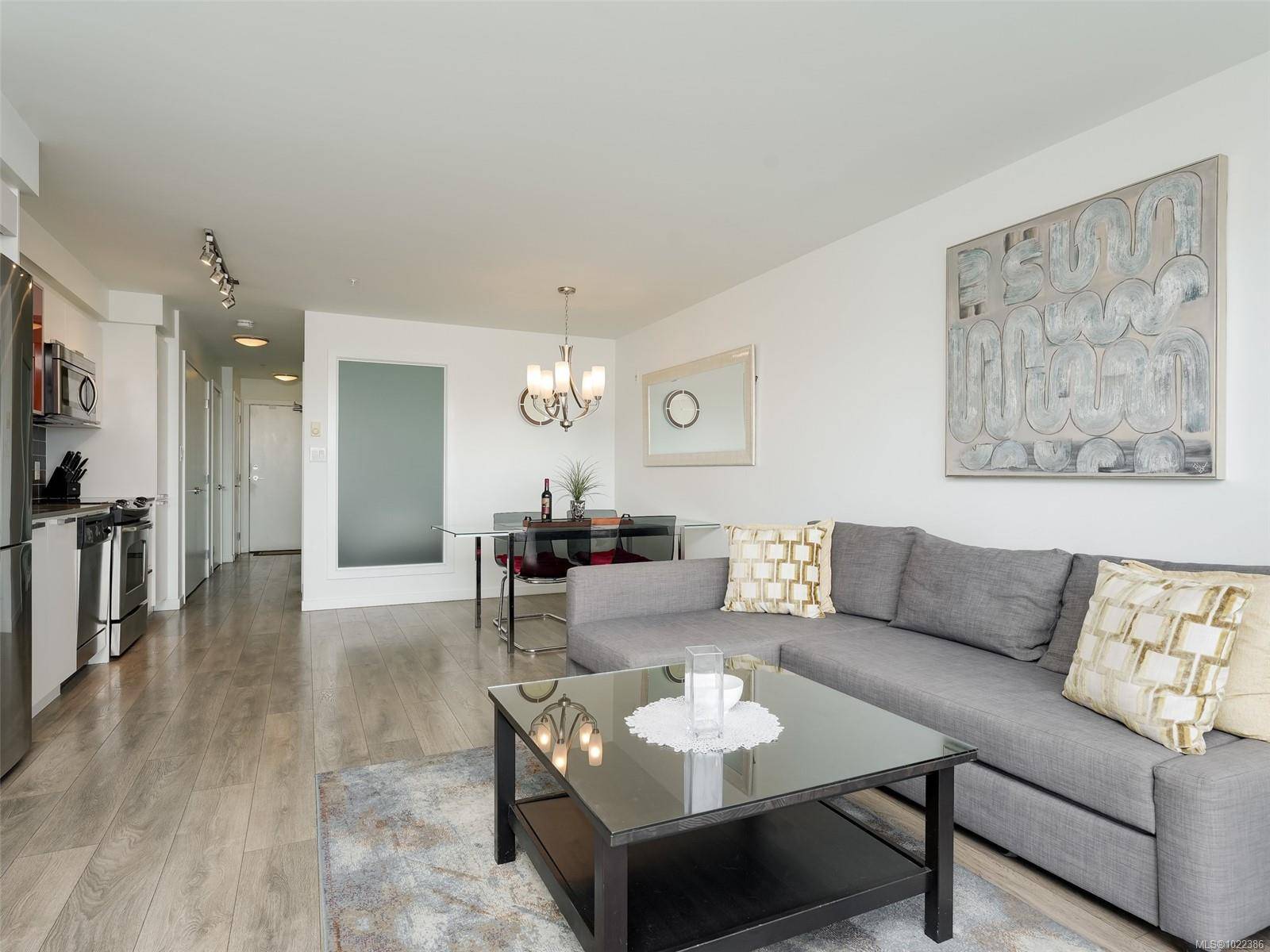 Victoria, BC V8W 0C5,517 Fisgard St #405