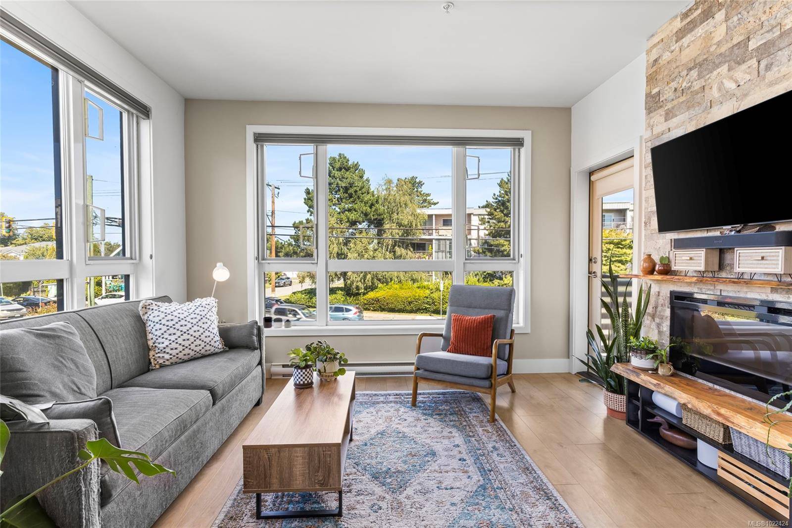 Victoria, BC V9A 1A6,317 Burnside Rd E #201