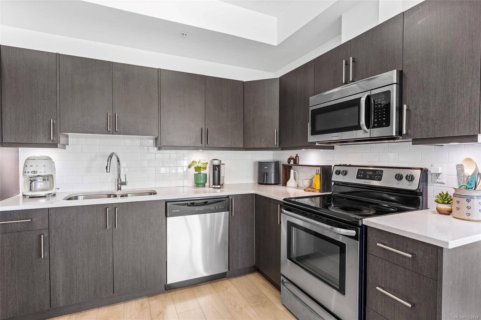 Victoria, BC V9A 1A6,317 Burnside Rd E #201