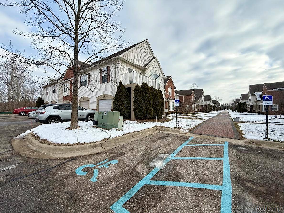 Romulus, MI 48174,29067 Cullen DR