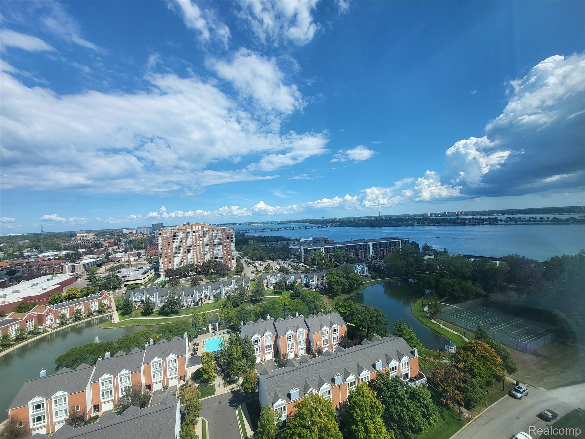 Detroit, MI 48207,3320 SPINNAKER (18B) LN