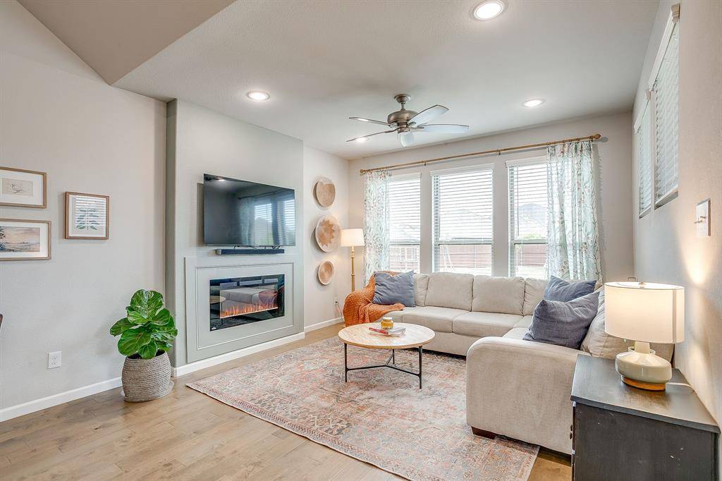 Waxahachie, TX 75165,317 Ember Circle