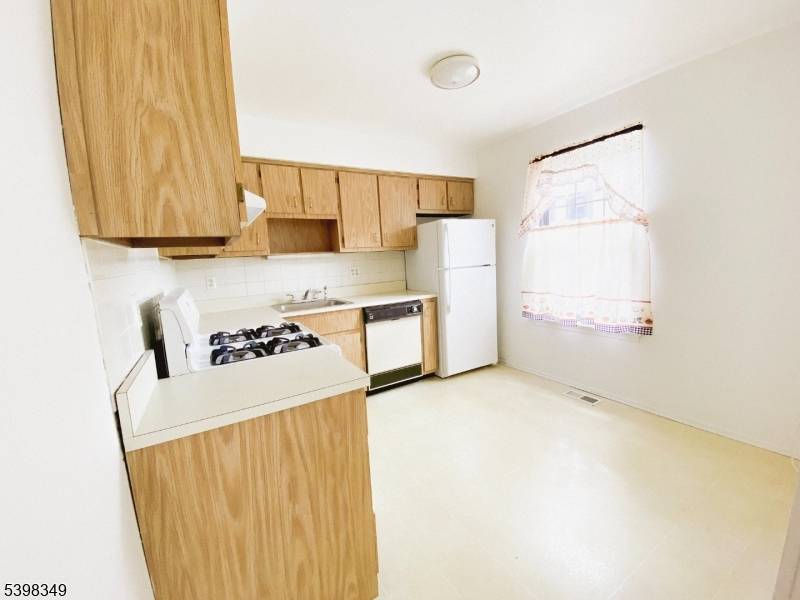 Middlesex Boro, NJ 08846,33B Foxhall