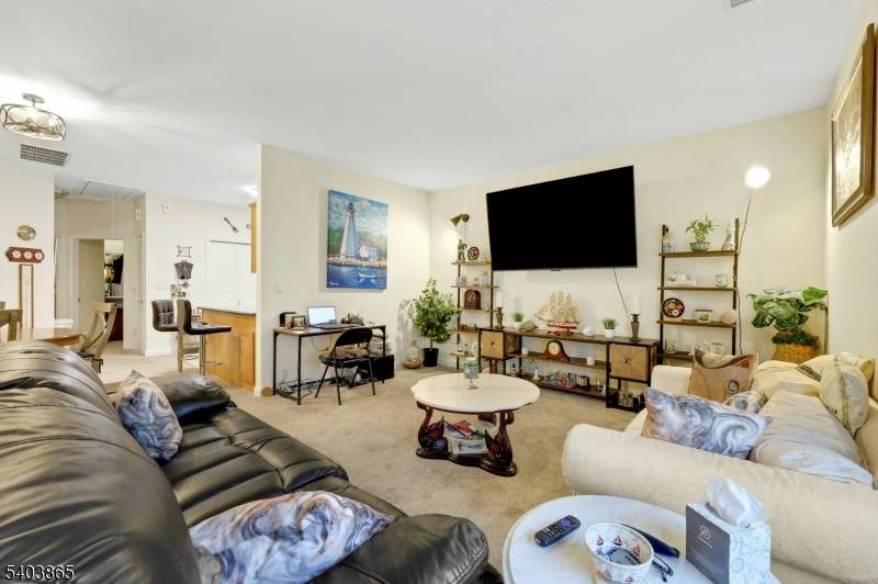 Saddle Brook Twp., NJ 07663,520 Victor St #8