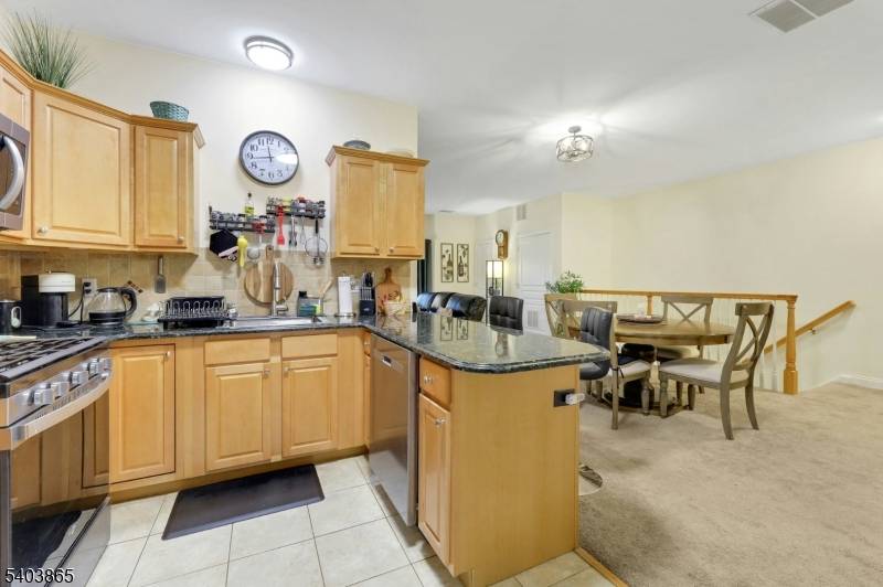 Saddle Brook Twp., NJ 07663,520 Victor St #8