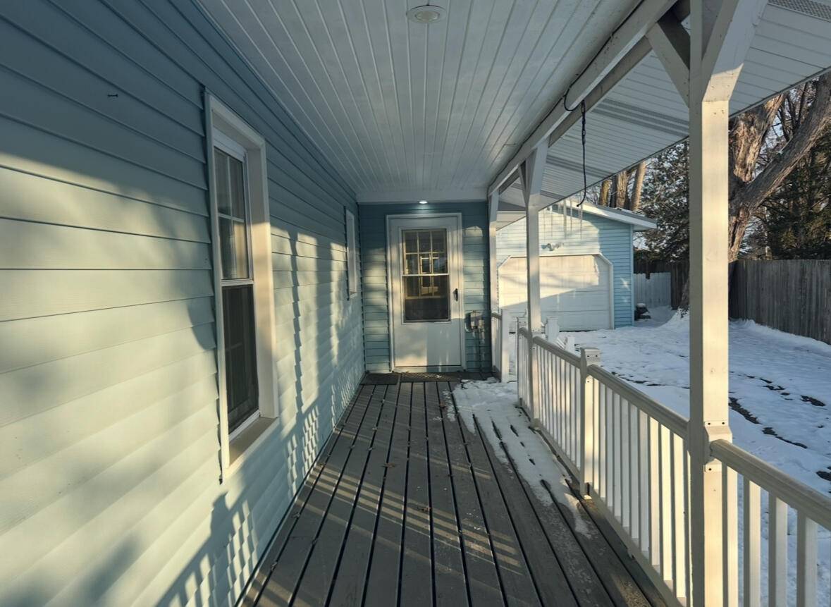 Niles, MI 49120,2561 Lake Shore DR