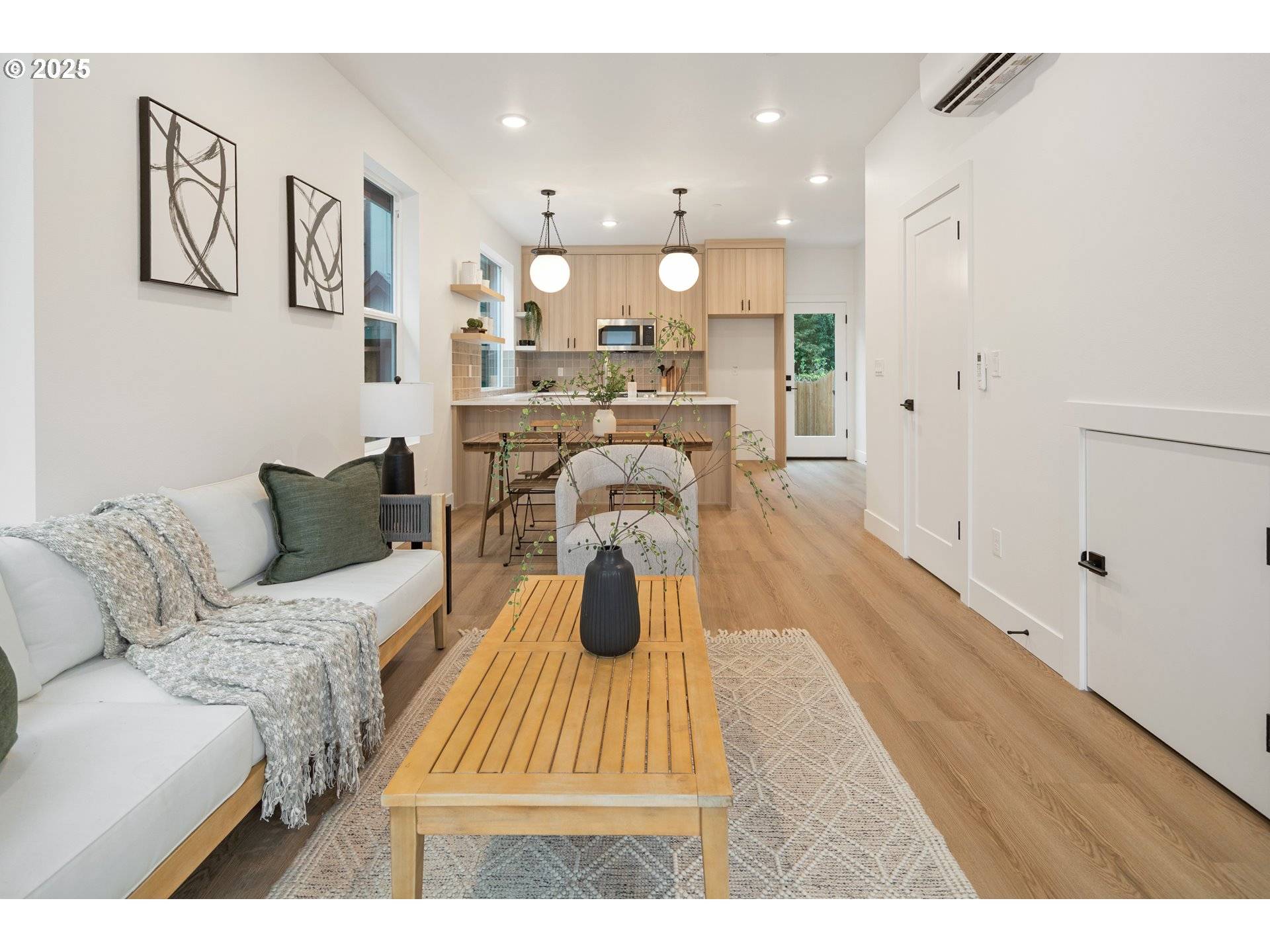 Portland, OR 97202,4031 SE TIBBETTS ST