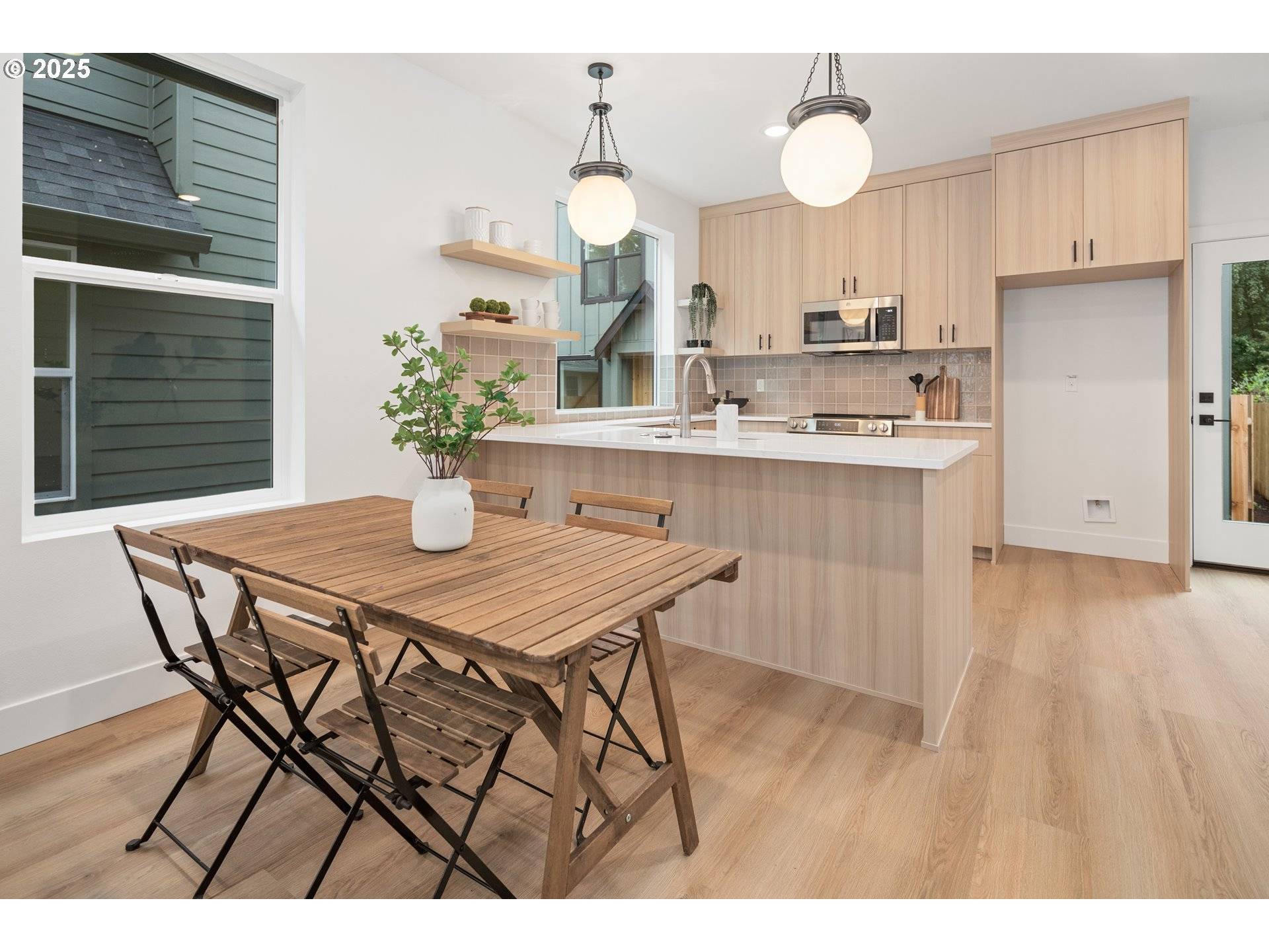 Portland, OR 97202,4031 SE TIBBETTS ST