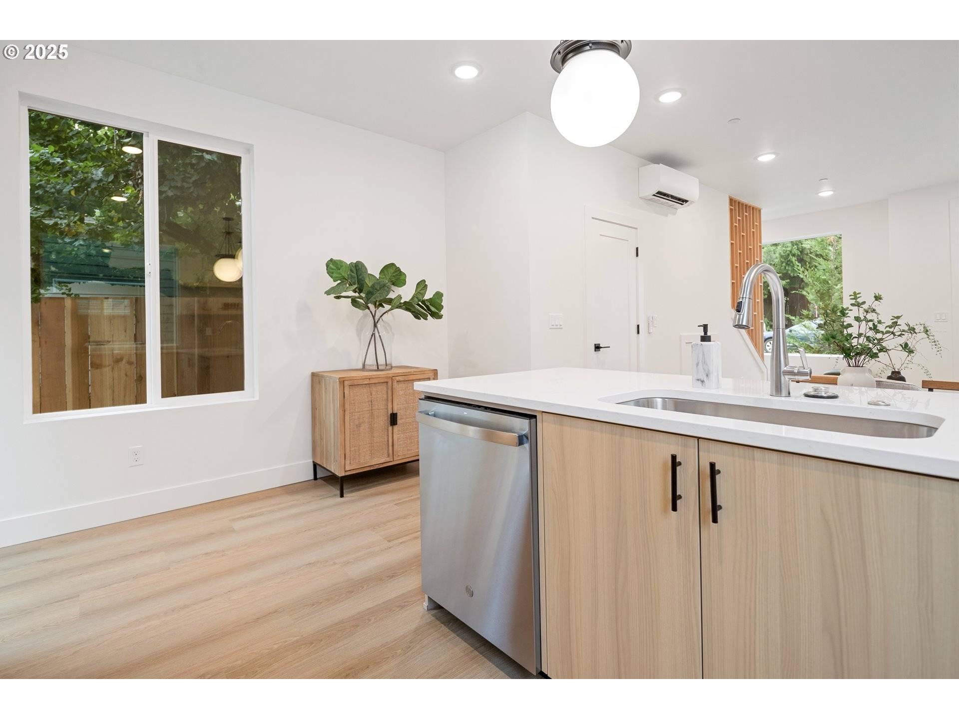 Portland, OR 97202,4031 SE TIBBETTS ST