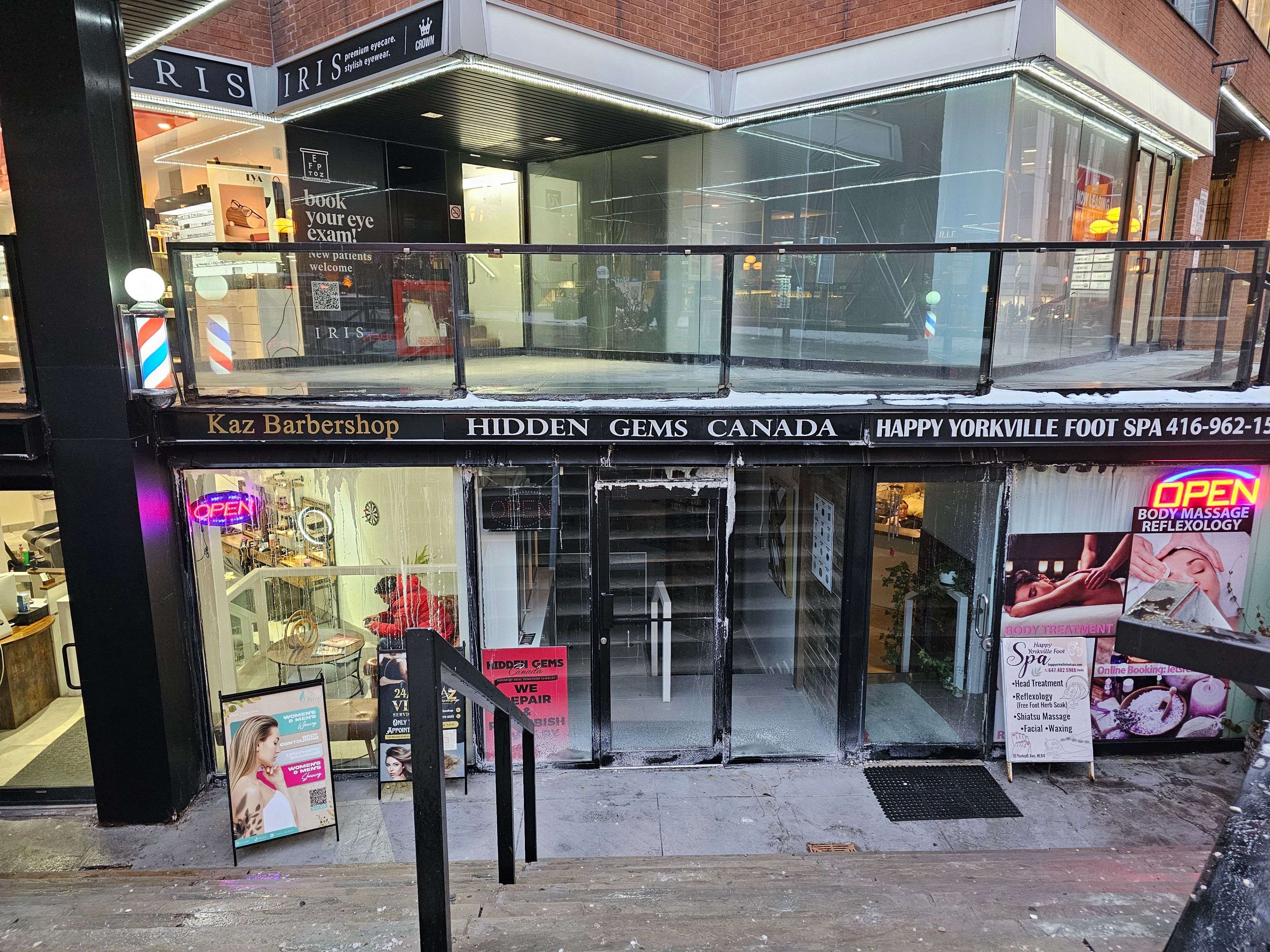 Toronto C02, ON M5R 1B9,70 Yorkville AVE #LR3