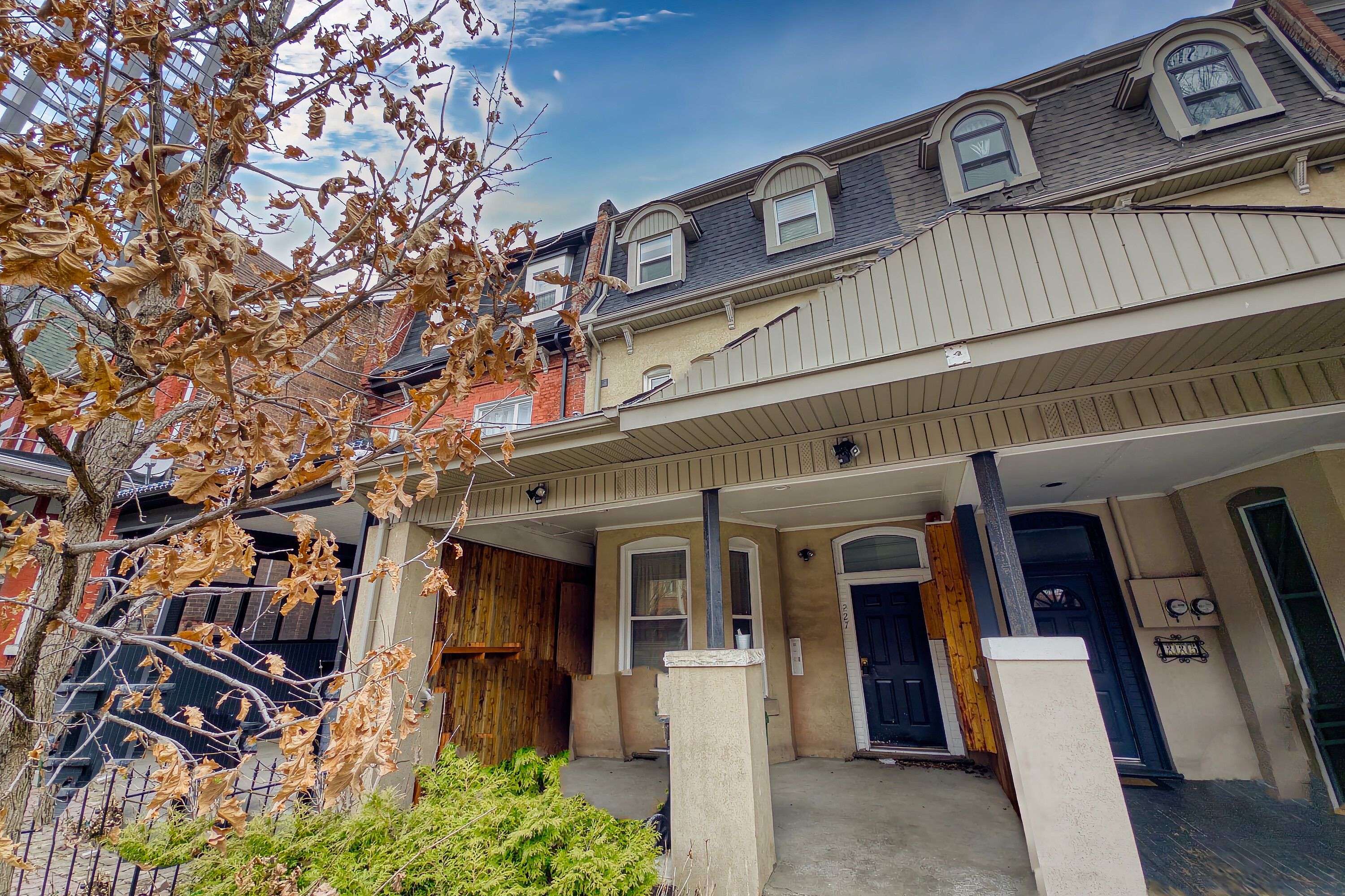 Toronto C01, ON M5T 1Z4,227 Beverley ST #3