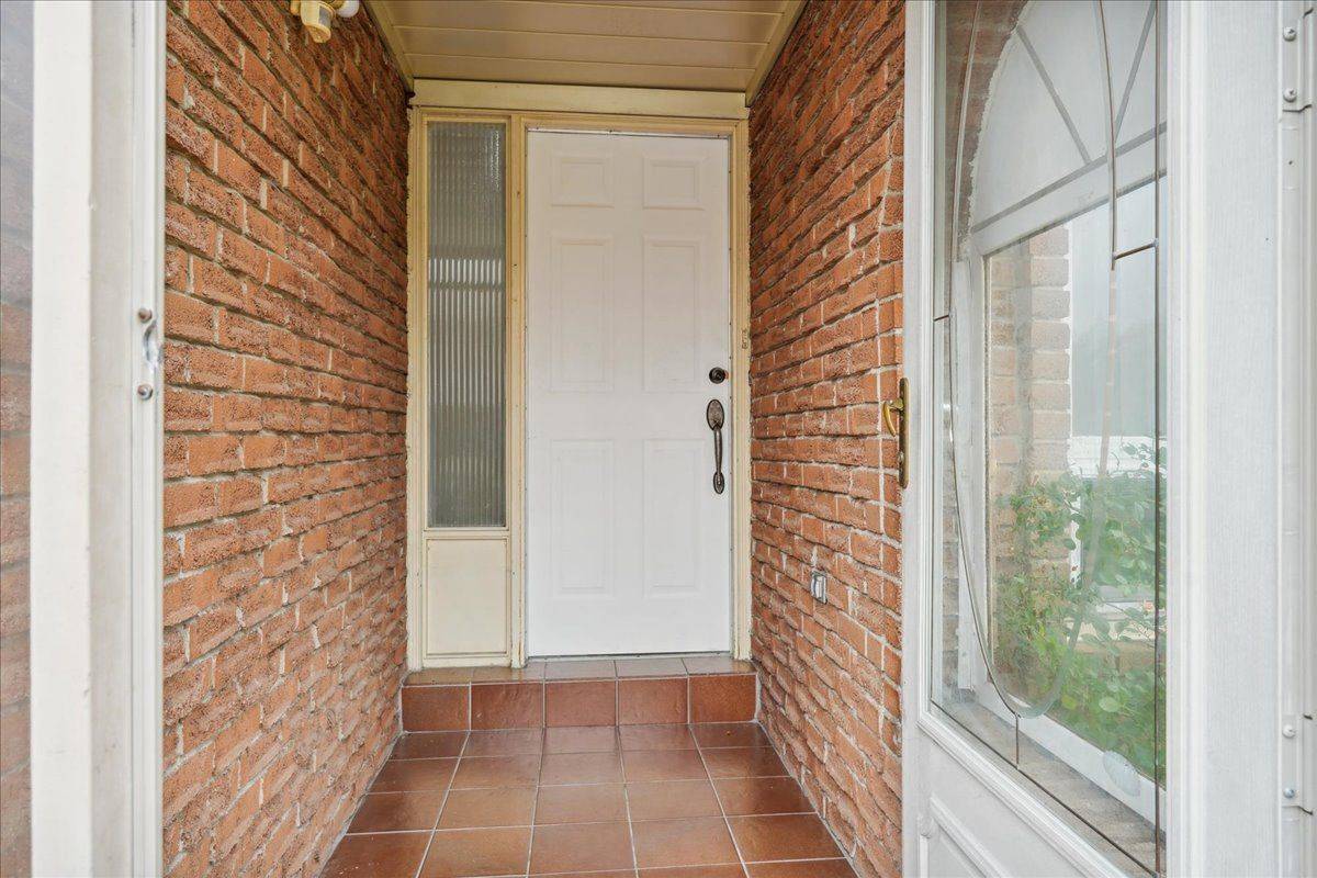 Toronto E07, ON M1V 1C8,83 Amanda DR