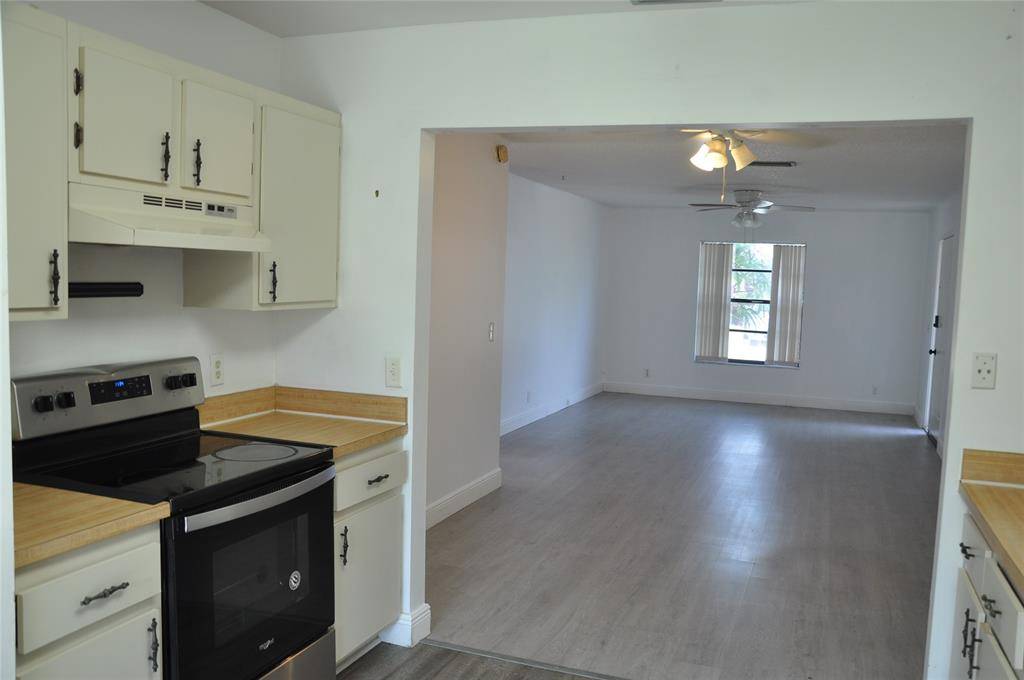 Lake Worth, FL 33461,4306 Royal Banyan Way #C-9