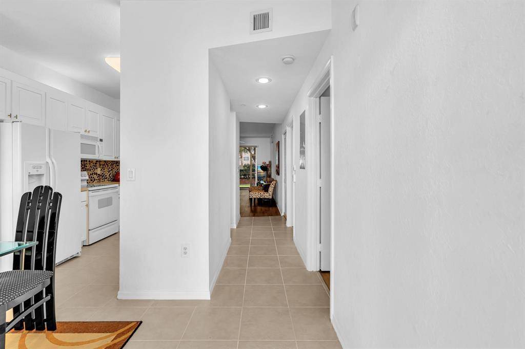 Tamarac, FL 33321,7775 Yardley Dr #110