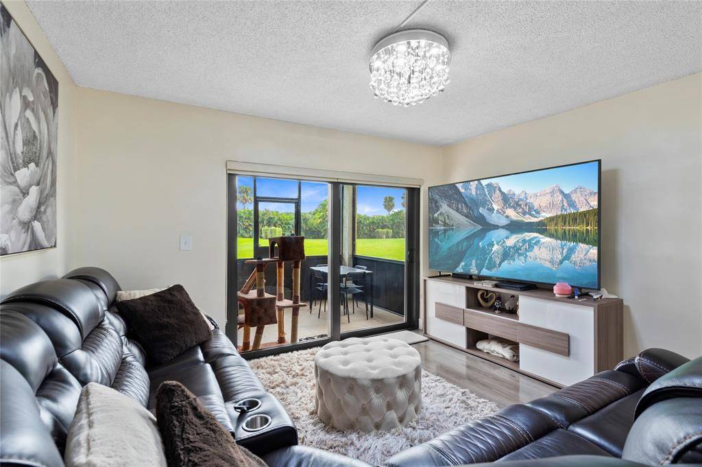 Boca Raton, FL 33428,9300 SW 8th St #102