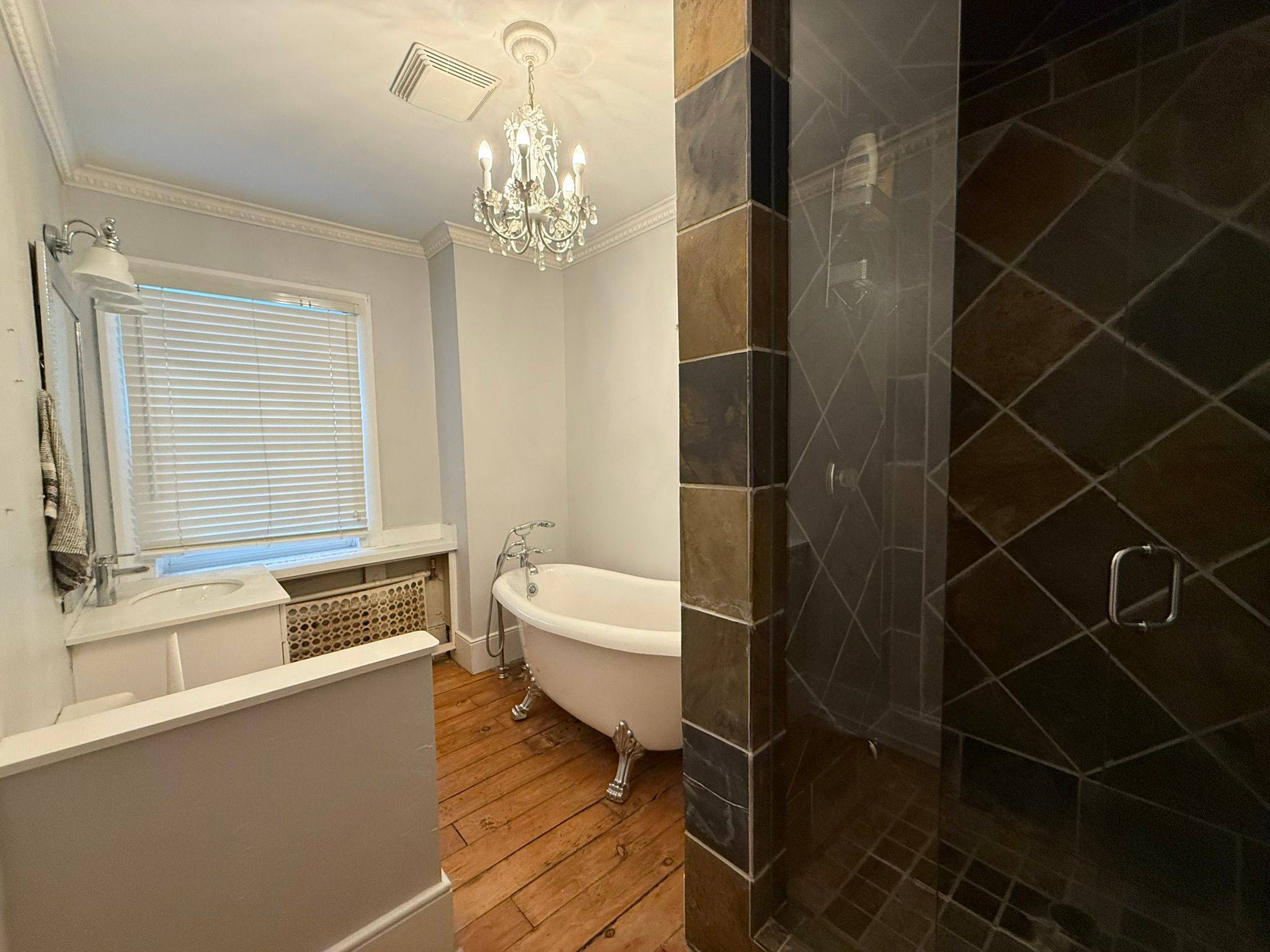 Vaughan, ON L4L 1L4,117 Clarence ST #Upper