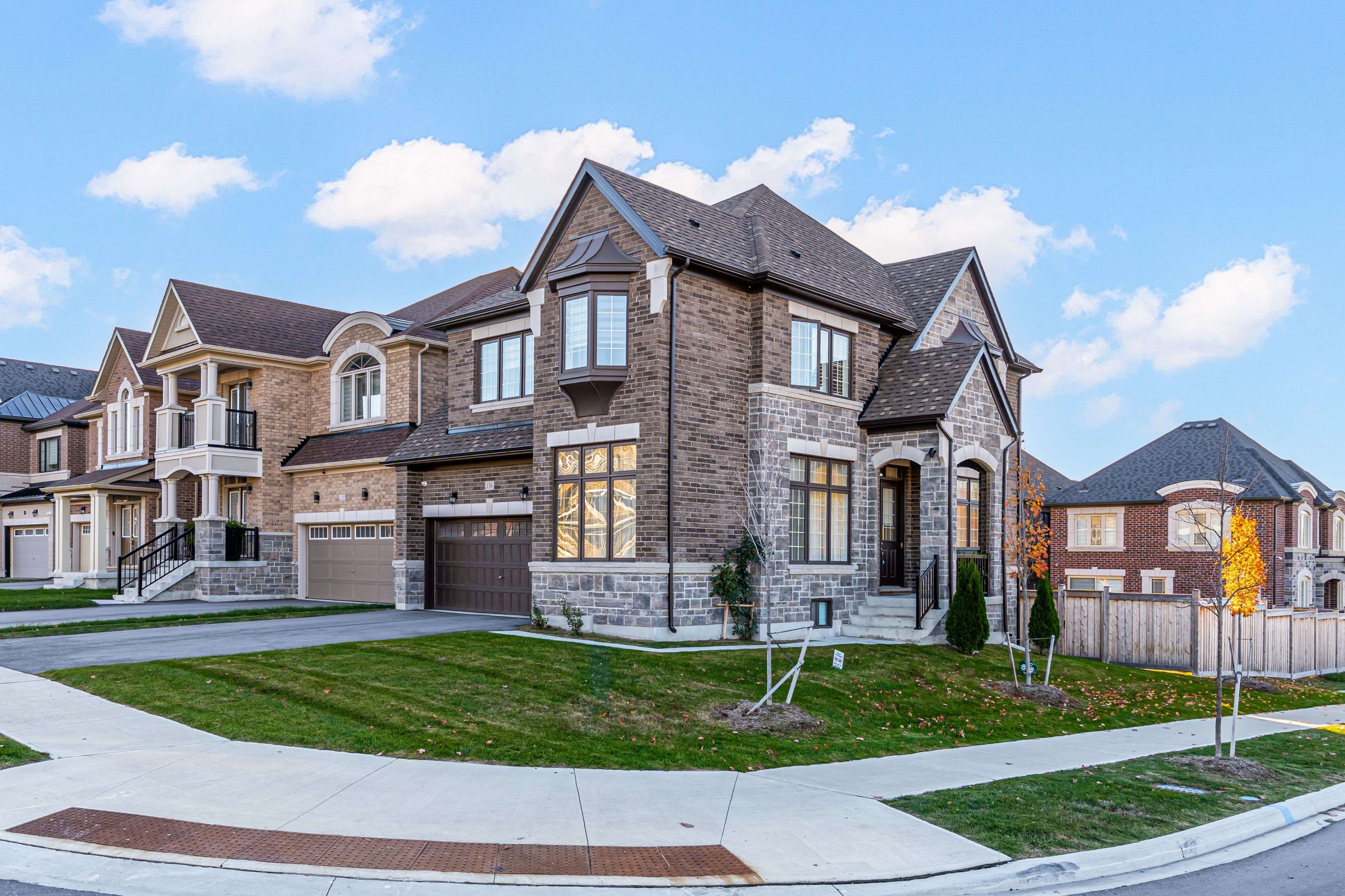 East Gwillimbury, ON L9N 0Y3,136 Carriage Shop BND