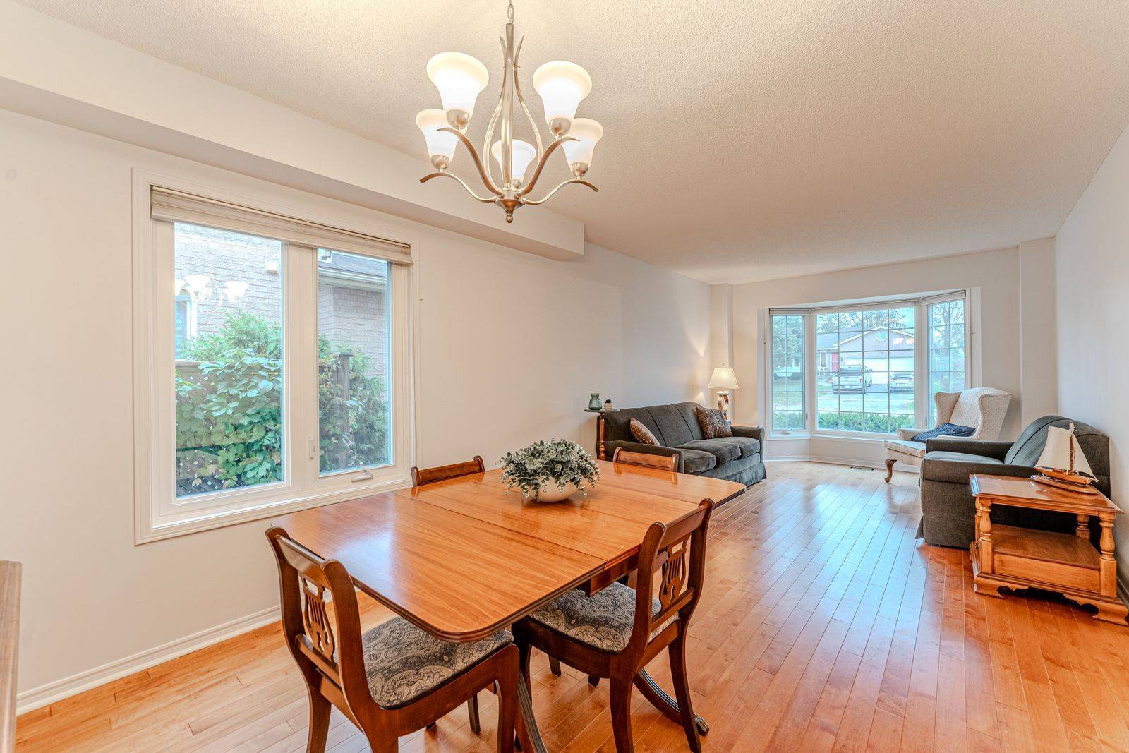 Barrie, ON L4M 6C9,44 Cardinal ST