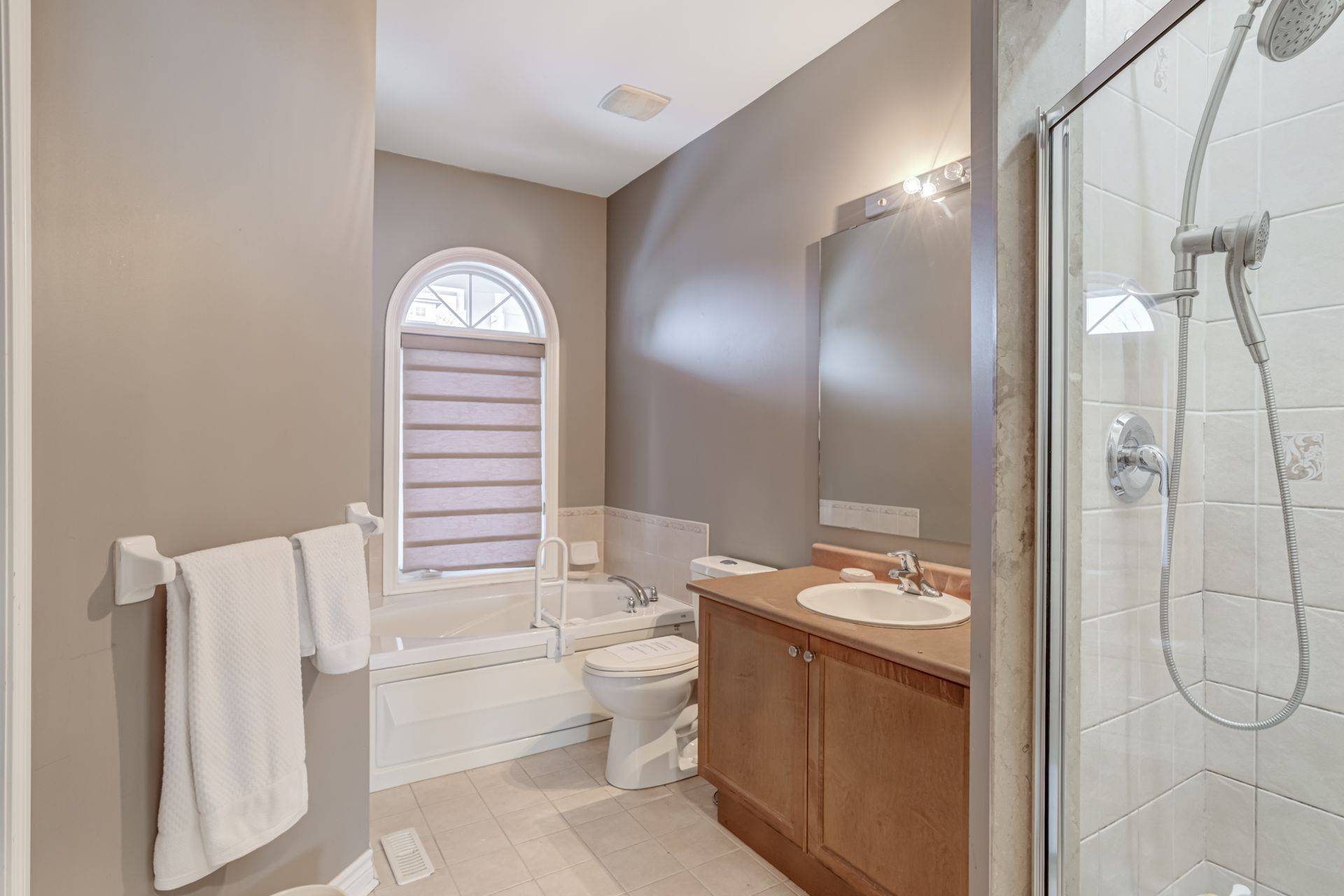 Collingwood, ON L9Y 4Z2,39 Waterfront CIR