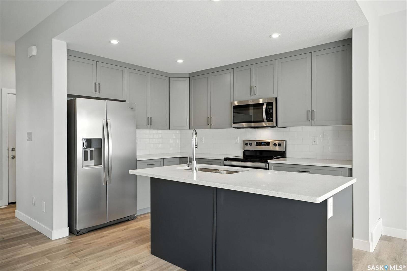 Saskatoon, SK S7W 0Z4,532 Myles Heidt MANOR