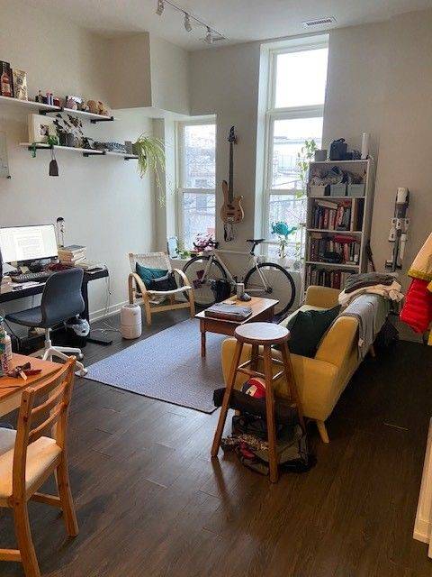 Toronto W01, ON M6K 1M4,1496 Queen ST W #201