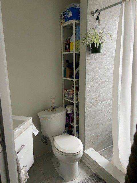 Toronto W01, ON M6K 1M4,1496 Queen ST W #201