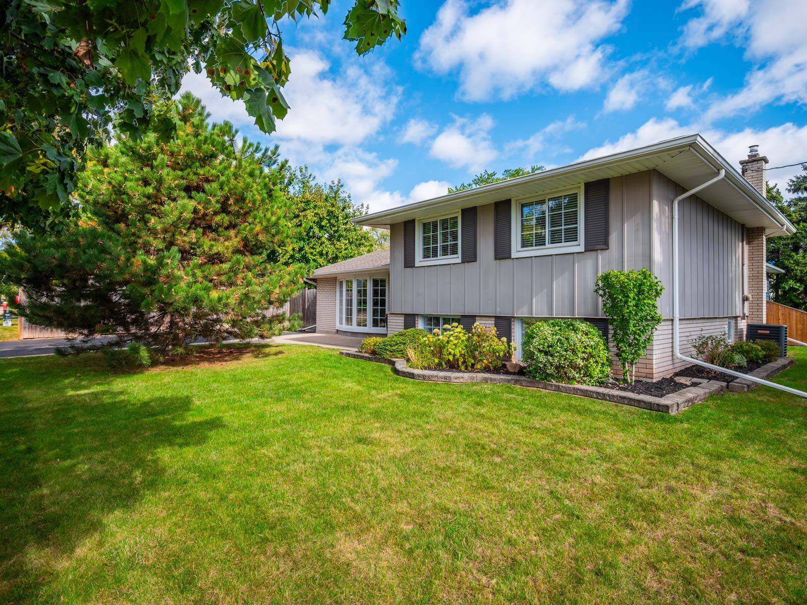 Burlington, ON L7L 4P6,283 Hampton Heath RD