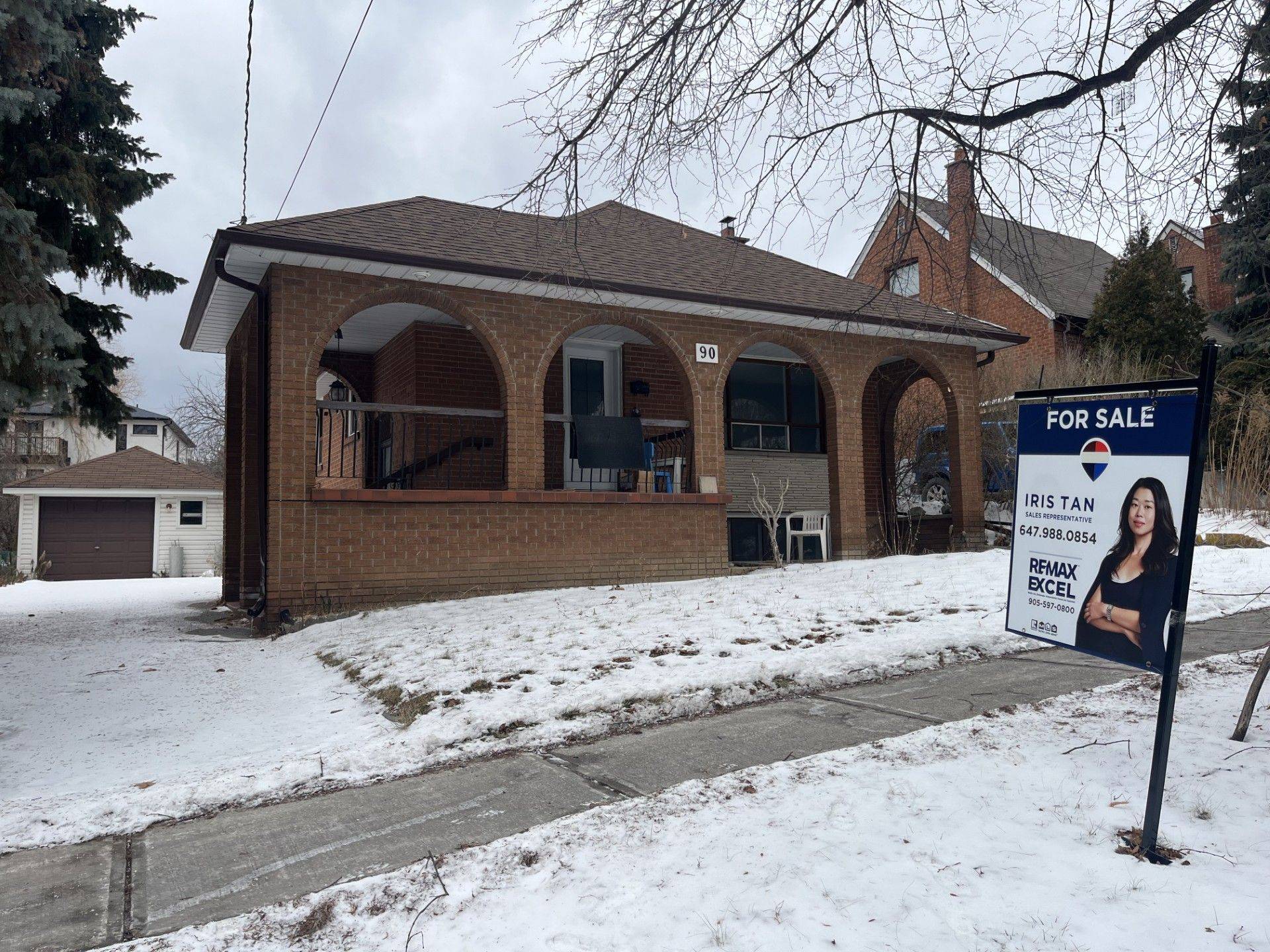 Toronto W04, ON M6M 2R8,90 Flamborough DR E