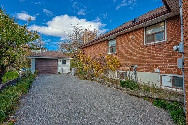 Toronto W04, ON M6M 2R8,90 Flamborough DR E