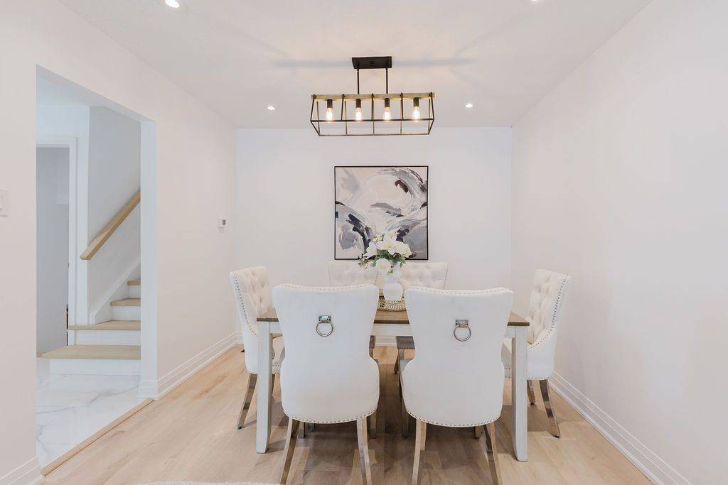 Brampton, ON L6Z 1H5,11 Bay Crest DR