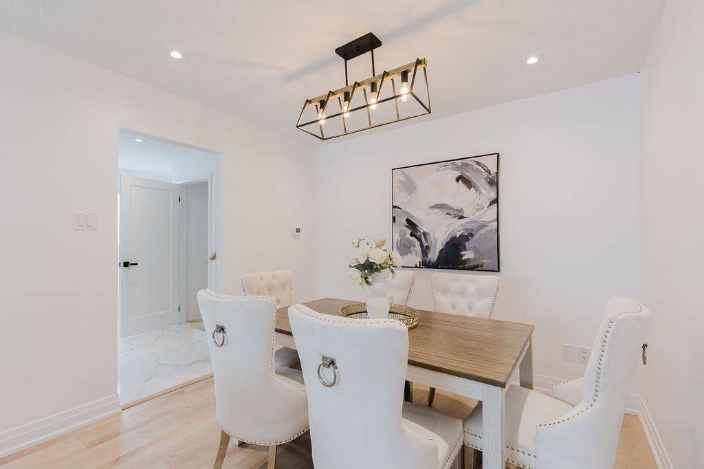 Brampton, ON L6Z 1H5,11 Bay Crest DR