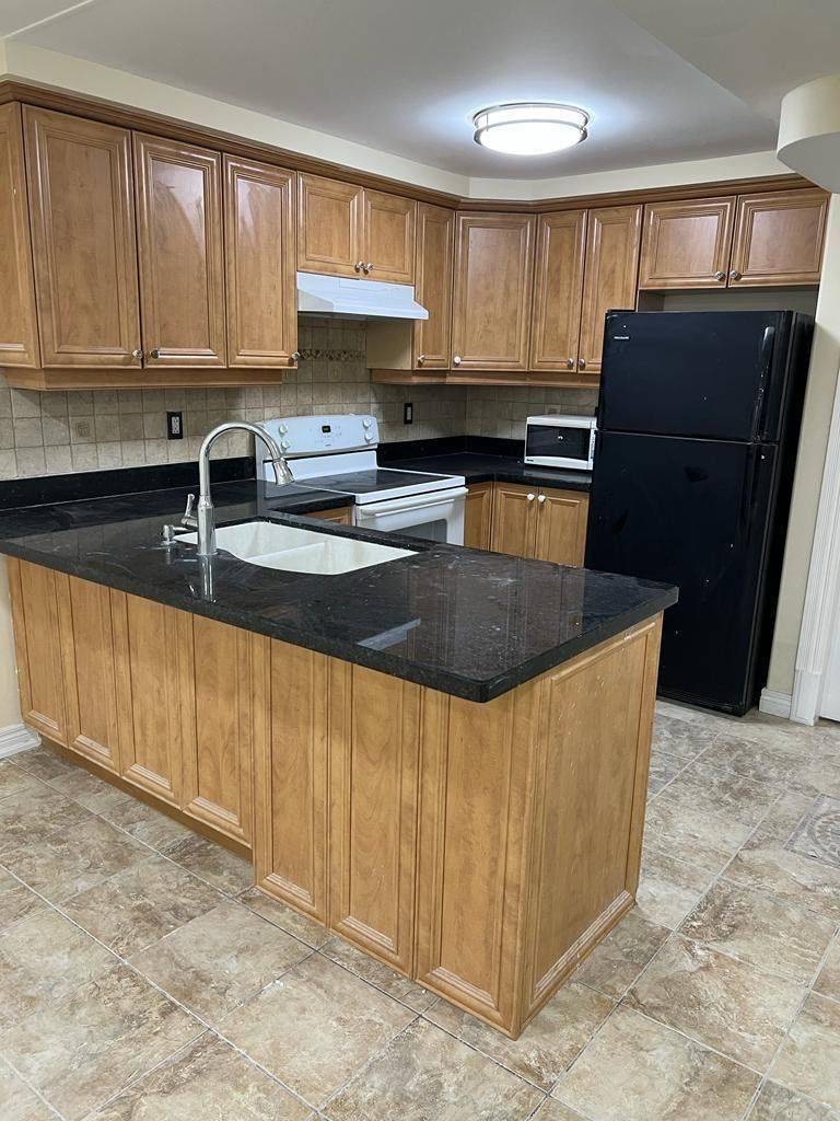 Brampton, ON L6Z 4A5,111 Sandmere AVE