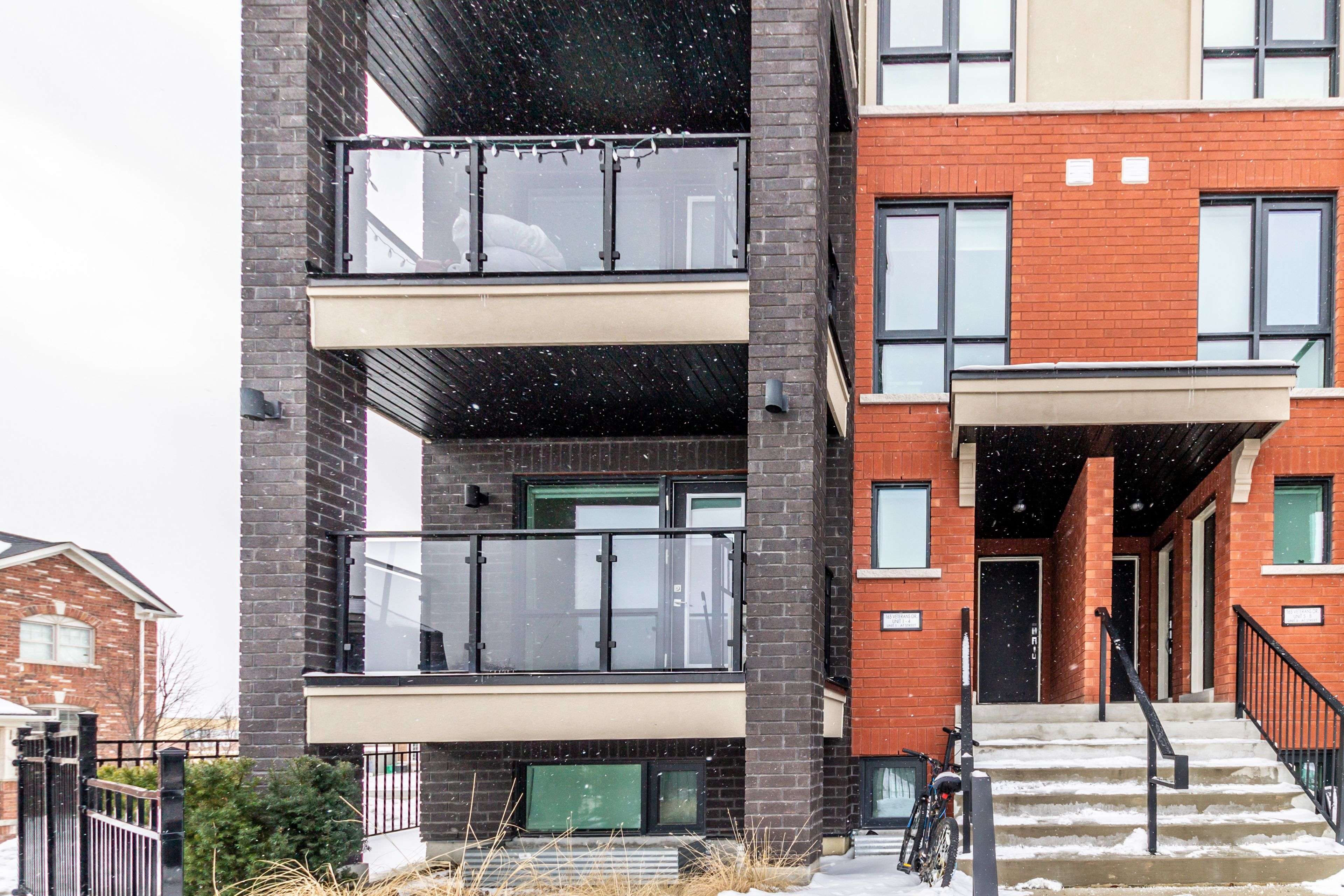 Brampton, ON L7A 5L2,165 veterans DR #2