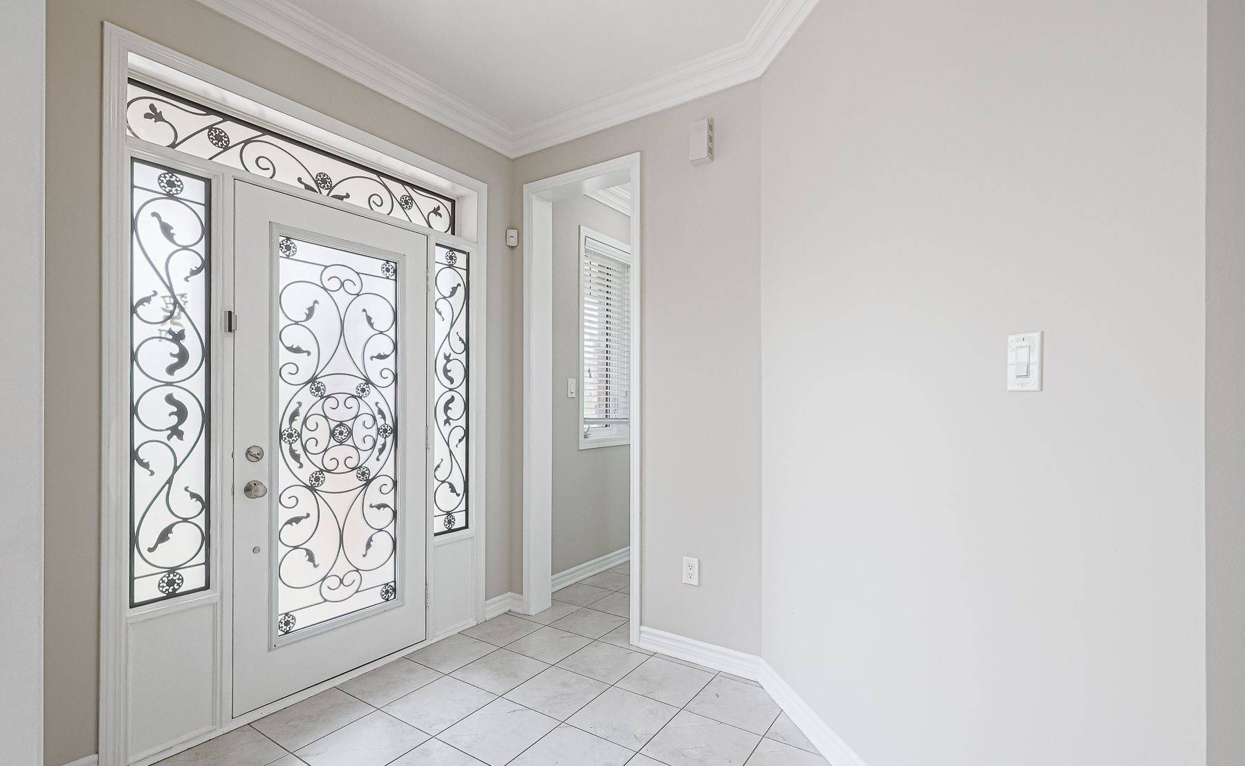 Brampton, ON L7C 3H1,565 Edenbrook Hill DR #Upper