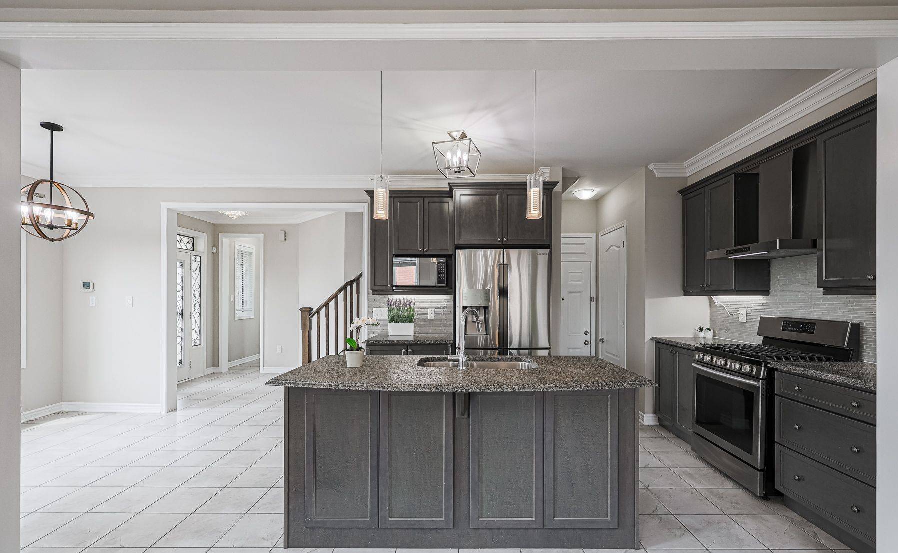 Brampton, ON L7C 3H1,565 Edenbrook Hill DR #Upper