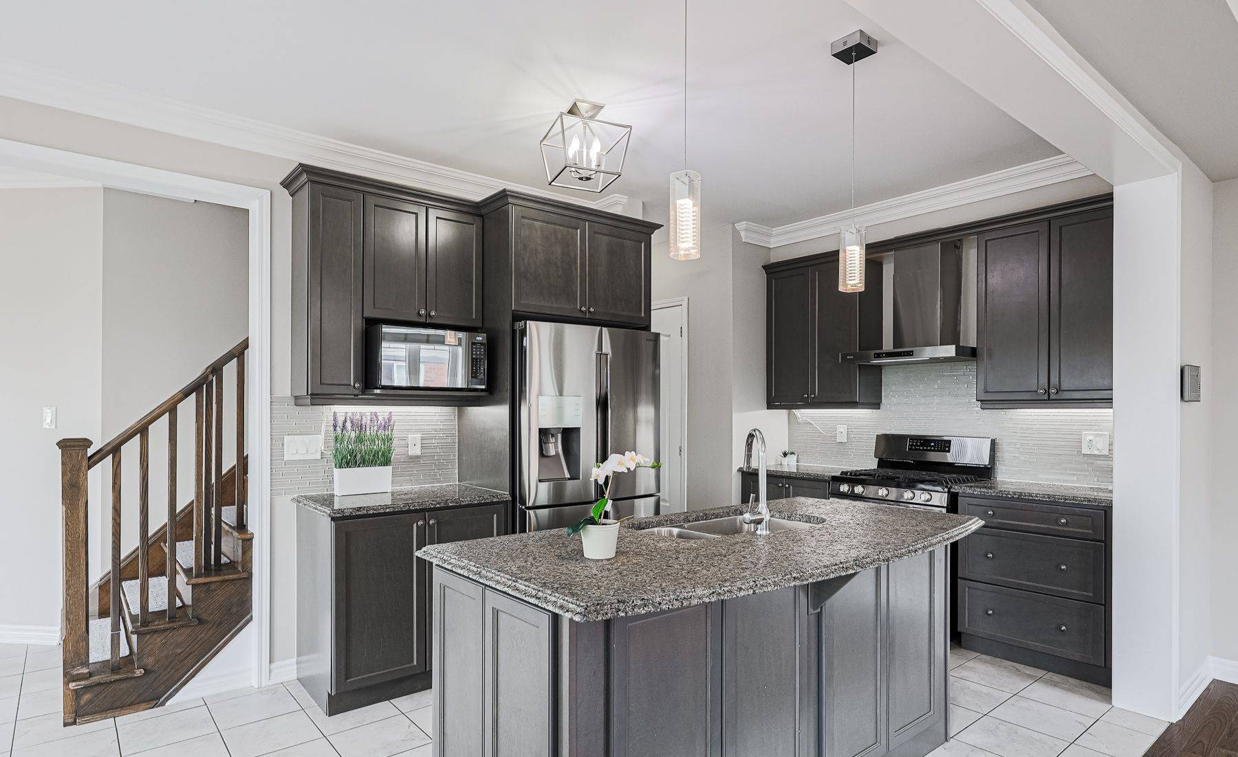 Brampton, ON L7C 3H1,565 Edenbrook Hill DR #Upper